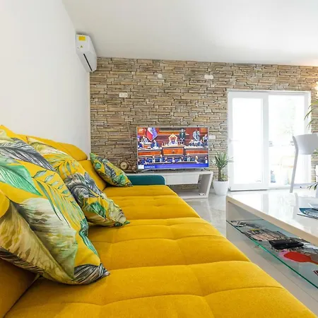 Decima * Milna (Brac)