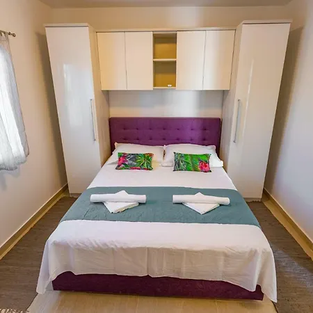 Decima Villa Milna (Brac)