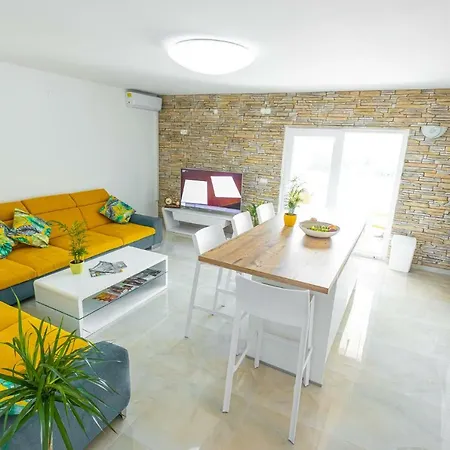 Decima * Milna (Brac)