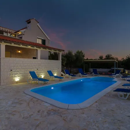 Decima Villa *