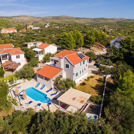 Decima * Milna (Brac)