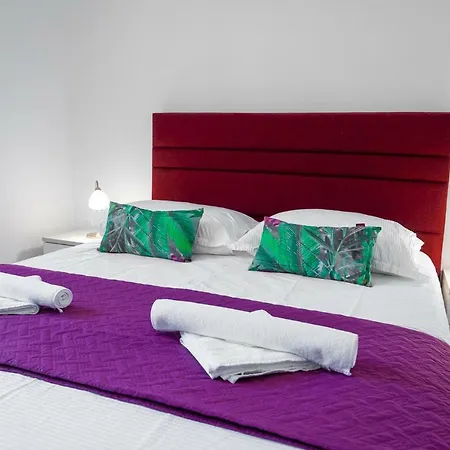 Decima Вилла Милна