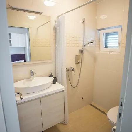 Decima Вилла Милна